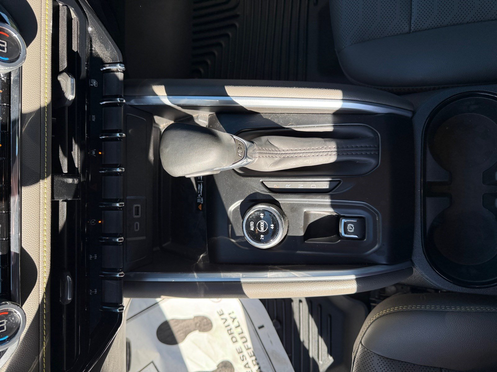 Used 2025 Chevrolet Colorado ZR2 w/ Technology Package AWD/4WD image 15