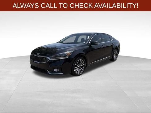 Used 2017 Kia Cadenza Premium w/ Luxury Package FWD image 3