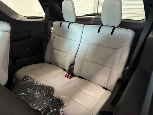 New 2027 Ford Explorer Platinum AWD/4WD image 17