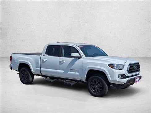 Used 2021 Toyota Tacoma SR5 AWD/4WD image 3