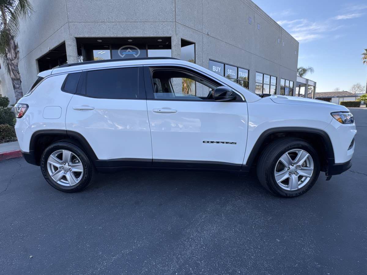 Used 2022 Jeep Compass Latitude FWD image 14