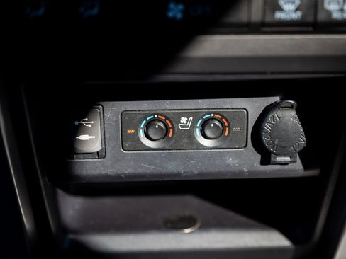 Used 2014 Toyota 4Runner Limited image 35