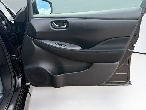 Used 2025 Nissan Leaf S FWD image 31