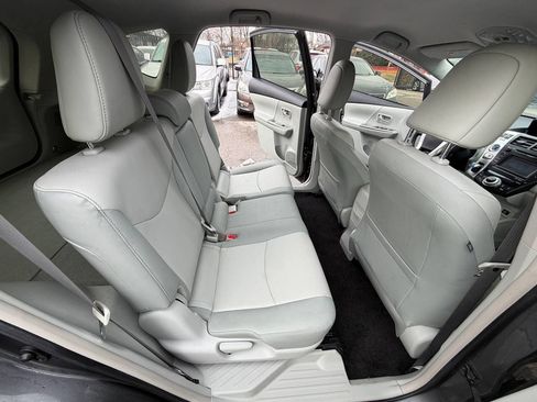 Used 2013 Toyota Prius V Five image 18
