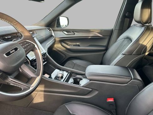 New 2025 Jeep Grand Cherokee L Altitude image 8