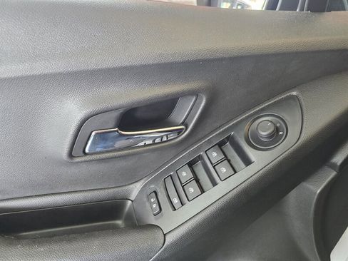 Used 2018 Chevrolet Trax LT w/ Sun & Sound Package FWD image 17