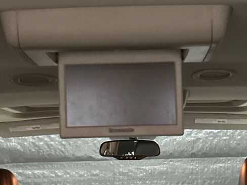 Used 2010 Cadillac Escalade ESV Premium AWD/4WD image 14