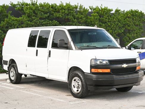 Used 2022 Chevrolet Express 3500 Extended w/ Driver Convenience Package RWD image 3
