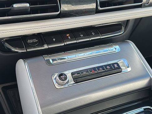 Used 2025 Lincoln Aviator 2WD image 36