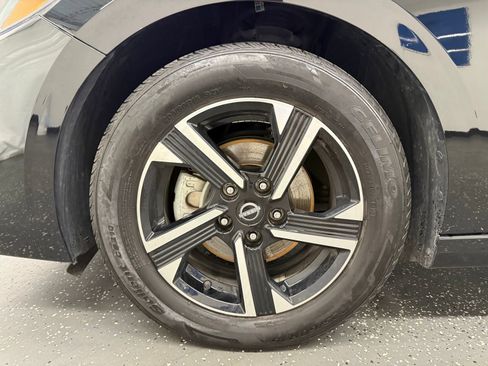 Used 2024 Nissan Sentra SV FWD image 18
