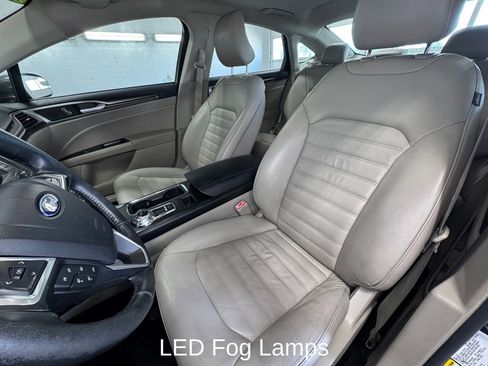 Used 2017 Ford Fusion SE AWD/4WD image 12