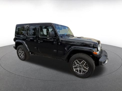 Used 2025 Jeep Wrangler Sahara image 2