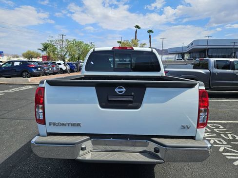 Used 2016 Nissan Frontier SV RWD image 6