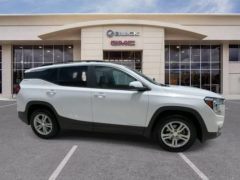 Certified 2023 GMC Terrain SLE w/ Driver Convenience Package FWD image 17