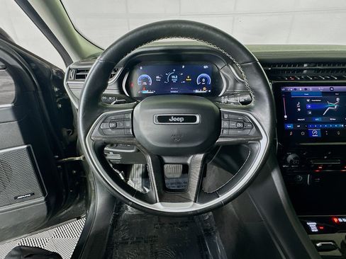 Used 2021 Jeep Grand Cherokee L Limited AWD/4WD image 15