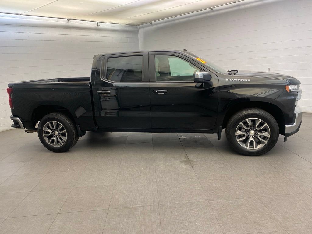 Used 2022 Chevrolet Silverado 1500 LT AWD/4WD image 8