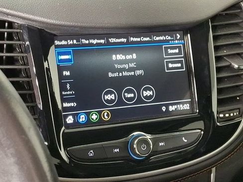 Used 2019 Chevrolet Trax LT w/ LT Convenience Package FWD image 3