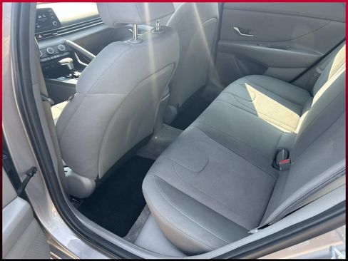 Used 2023 Hyundai Elantra SE FWD image 17