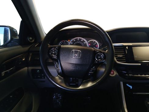 Used 2016 Honda Accord Touring image 12