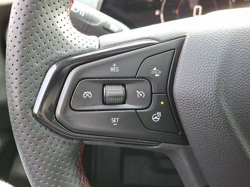 Used 2024 Chevrolet Trax RS w/ Sunroof Package image 23