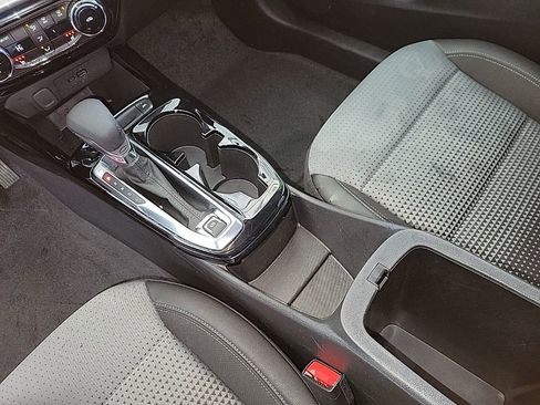 Used 2025 Chevrolet Trax LT w/ LT Convenience Package image 9