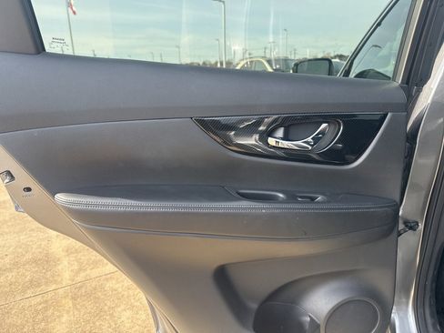 Used 2020 Nissan Rogue SL image 21