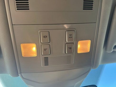 Used 2023 Volkswagen Jetta SE image 32