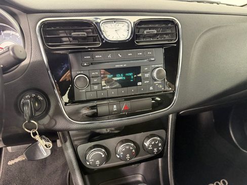 Used 2011 Chrysler 200 Touring image 15