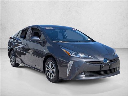 Used 2022 Toyota Prius LE image 3