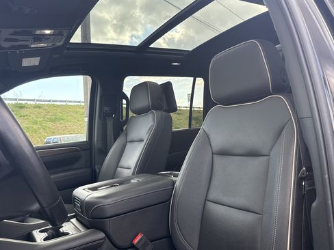 Used 2023 Chevrolet Suburban Premier w/ Advanced Technology Package image 11