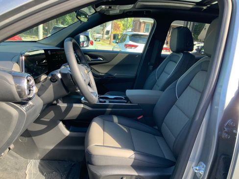 New 2026 Chevrolet Equinox LT w/ Convenience Package II image 11