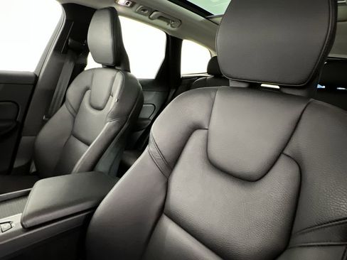 Used 2021 Volvo XC60 T5 Momentum w/ Premium Package image 15