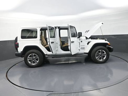 Used 2021 Jeep Wrangler Unlimited Sahara AWD/4WD image 37
