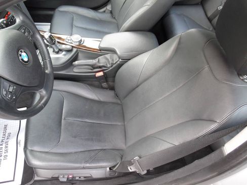 Used 2015 BMW 320i xDrive Sedan AWD/4WD image 10