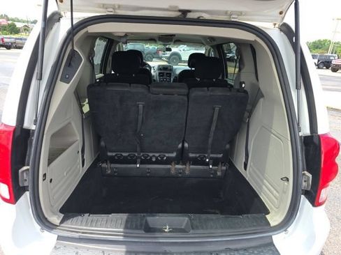 Used 2016 Dodge Grand Caravan SXT FWD image 11