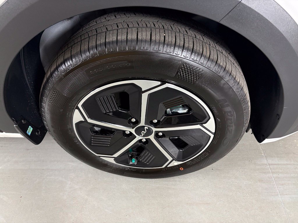 New 2026 Kia Niro EX FWD image 10