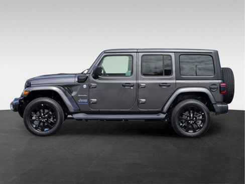 Used 2023 Jeep Wrangler Unlimited Sahara AWD/4WD image 8