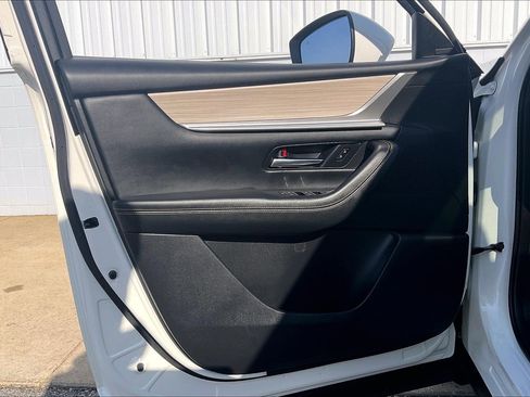 Used 2024 MAZDA CX-90 Plug-In Hybrid w/ Premium Pkg image 28