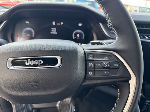 New 2025 Jeep Grand Cherokee Altitude image 25