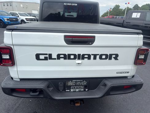 Used 2021 Jeep Gladiator Sport AWD/4WD image 5