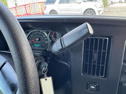 Used 2016 Chevrolet Express 2500 RWD image 21