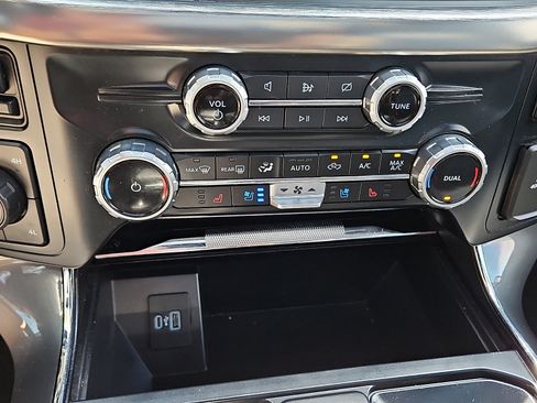 Used 2023 Ford F150 Lariat AWD/4WD image 15