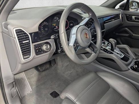 Used 2019 Porsche Cayenne E-Hybrid w/ Premium Package image 10