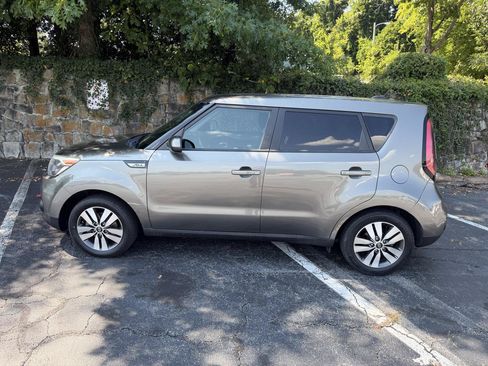 Used 2018 Kia Soul w/ Convenience Package FWD image 8