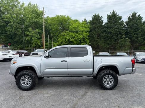 Used 2019 Toyota Tacoma SR5 RWD image 6