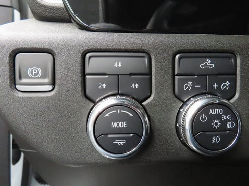 Used 2025 GMC Sierra 2500 SLE image 50