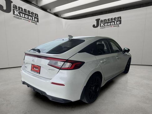 Used 2023 Honda Civic Sport image 3