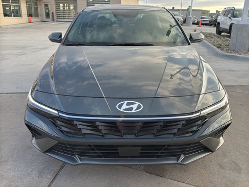 New 2025 Hyundai Elantra Limited image 8