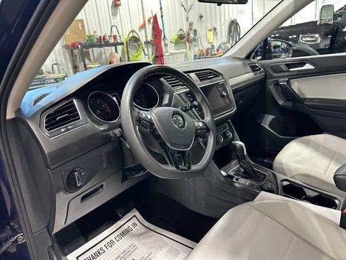 Used 2021 Volkswagen Tiguan SE w/ Panoramic Sunroof Package AWD/4WD image 13