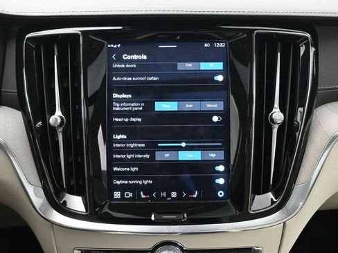 Used 2024 Volvo S60 B5 Ultimate image 18